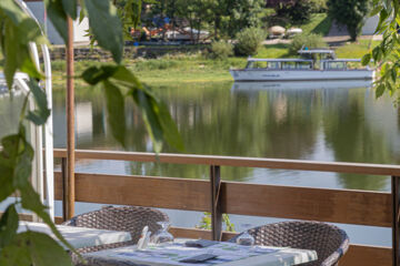 HÔTEL RESTAURANT LES CYGNES Villers-le-Lac